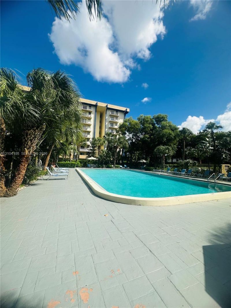 4550 NW 9th St, Unit 102E, Miami, FL 33126 Photo