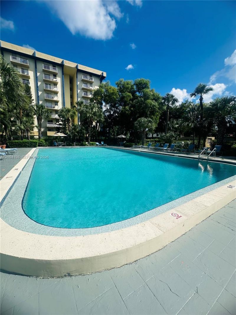 4550 NW 9th St, Unit 102E, Miami, FL 33126 Photo