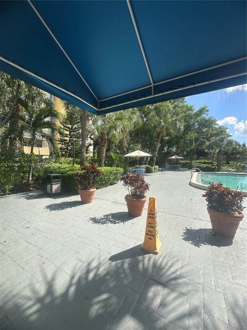4550 NW 9th St, Unit 102E, Miami, FL 33126 Photo