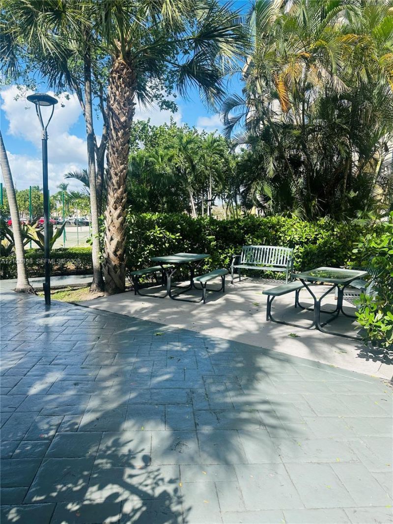 4550 NW 9th St, Unit 102E, Miami, FL 33126 Photo