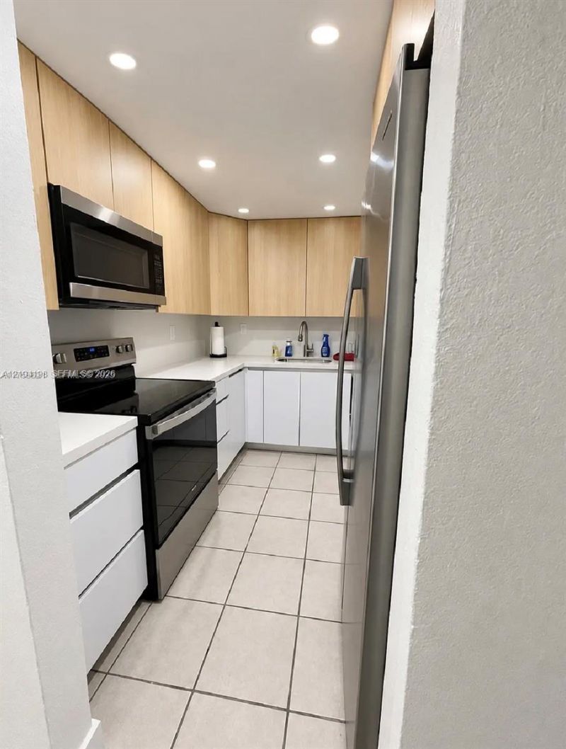 4550 NW 9th St, Unit 102E, Miami, FL 33126 Photo