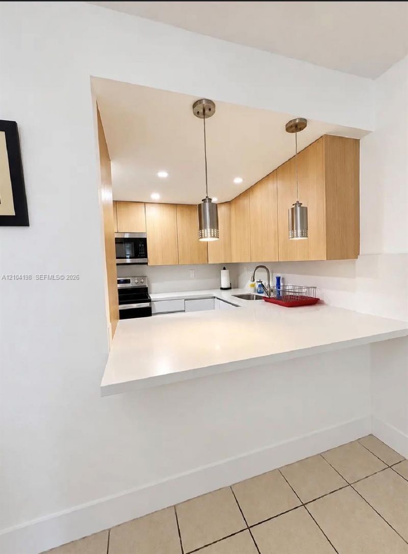 4550 NW 9th St, Unit 102E, Miami, FL 33126 Photo