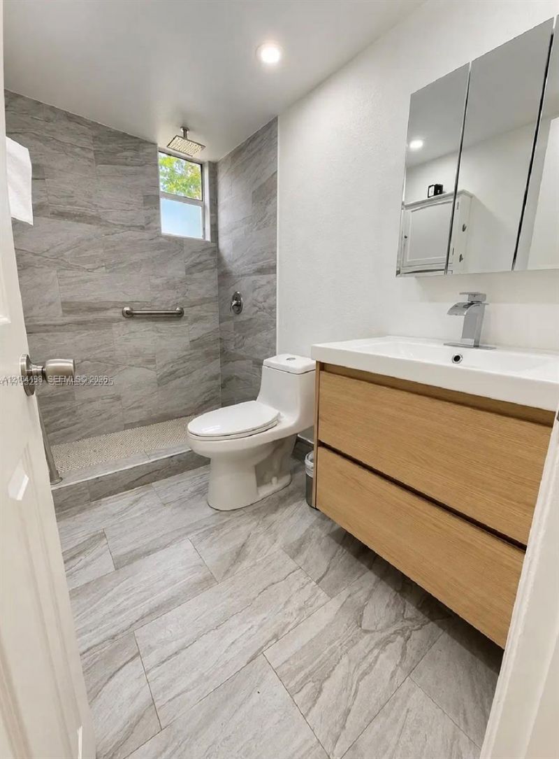 4550 NW 9th St, Unit 102E, Miami, FL 33126 Photo