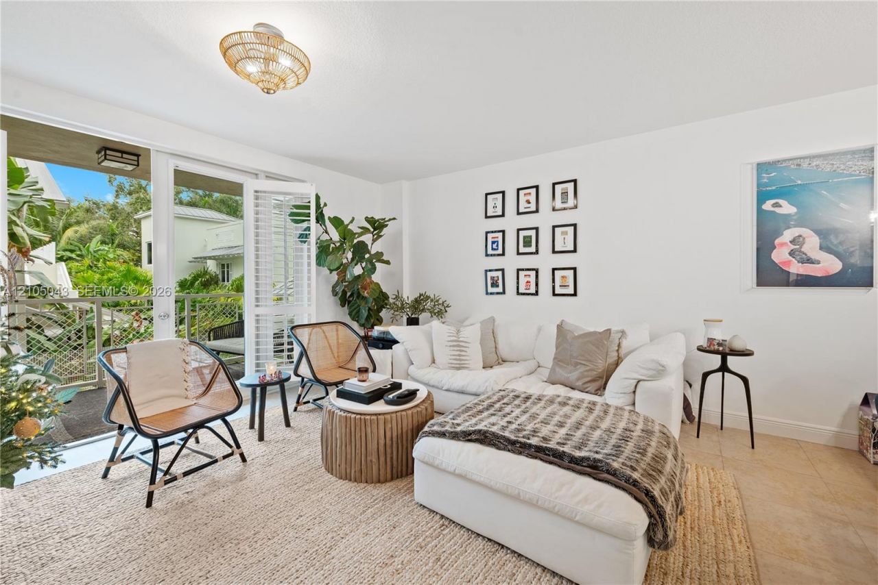 3540 Main Hwy, Unit 207, Miami, FL 33133 Photo