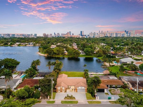 18735 NE 18th Ave , Miami, FL 33179