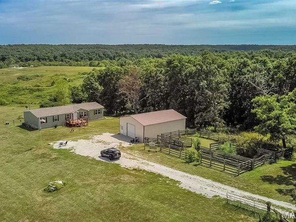10037 Gingham Drive, Richwoods, MO 63071