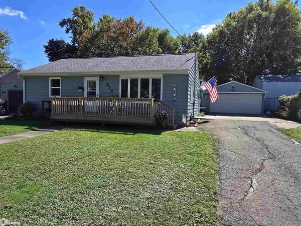 815 6th Ave S, Clear Lake, IA 50428