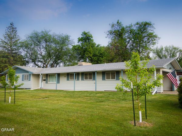 340 12TH Street W, Grafton, ND 58237