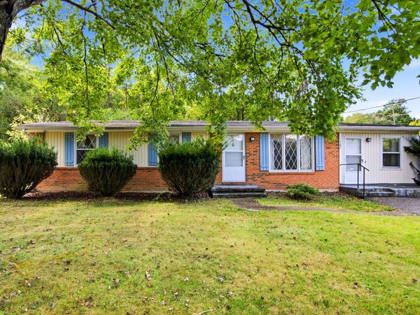 102 Foundry PL , Radford, VA 24141