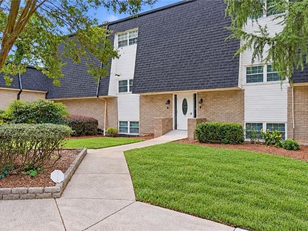 5455 Chemin De Vie, Sandy Springs, GA 30342