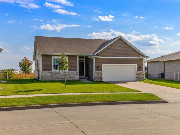 915 NE Meadow Landing Drive, Ankeny, IA 50021