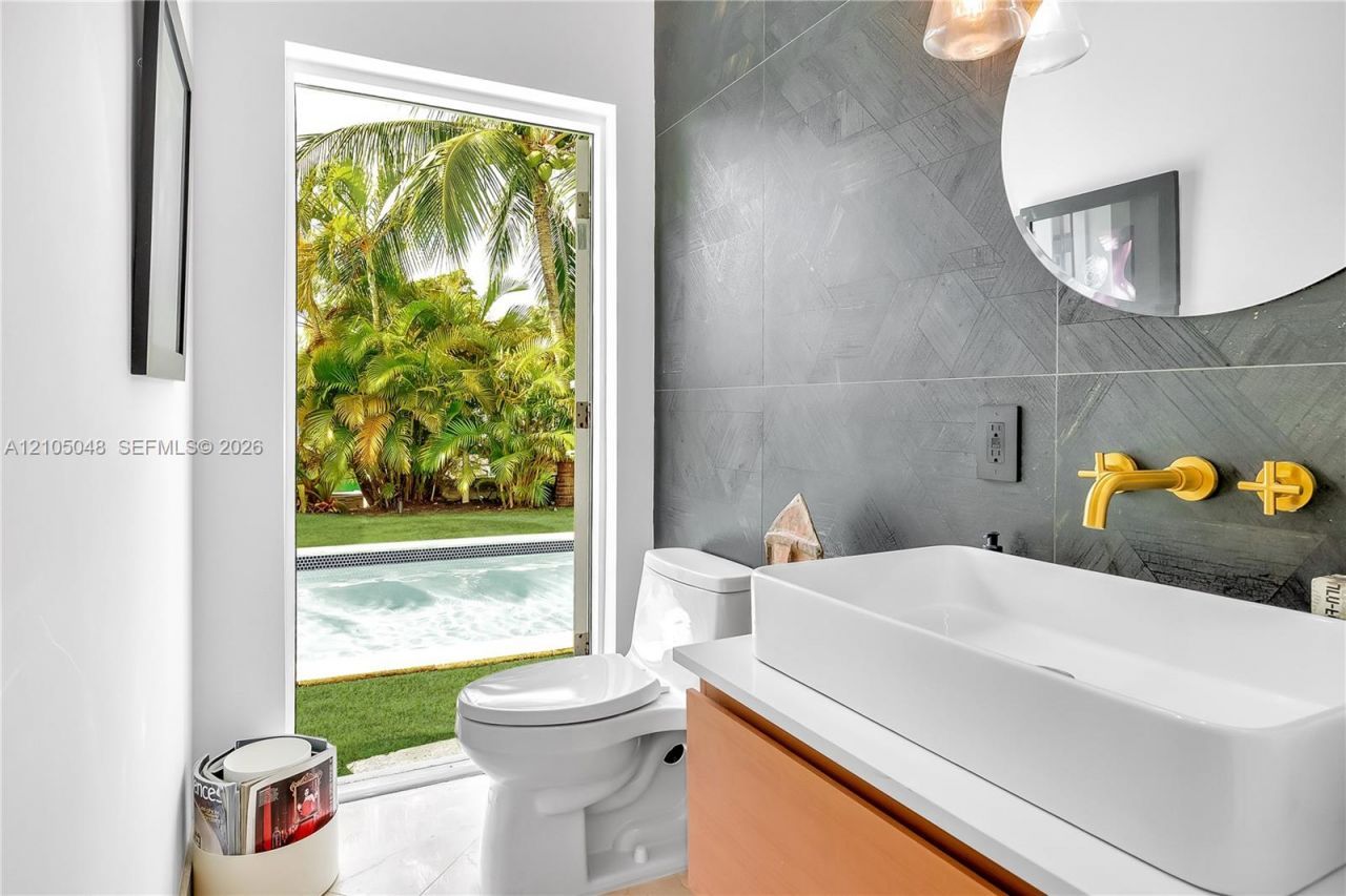 13100 Keystone Ter , North Miami, FL 33181 Photo