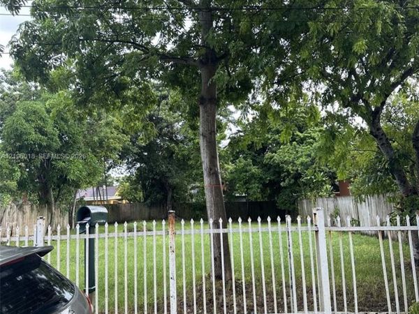 1738 NW 31st St , Miami, FL 33142