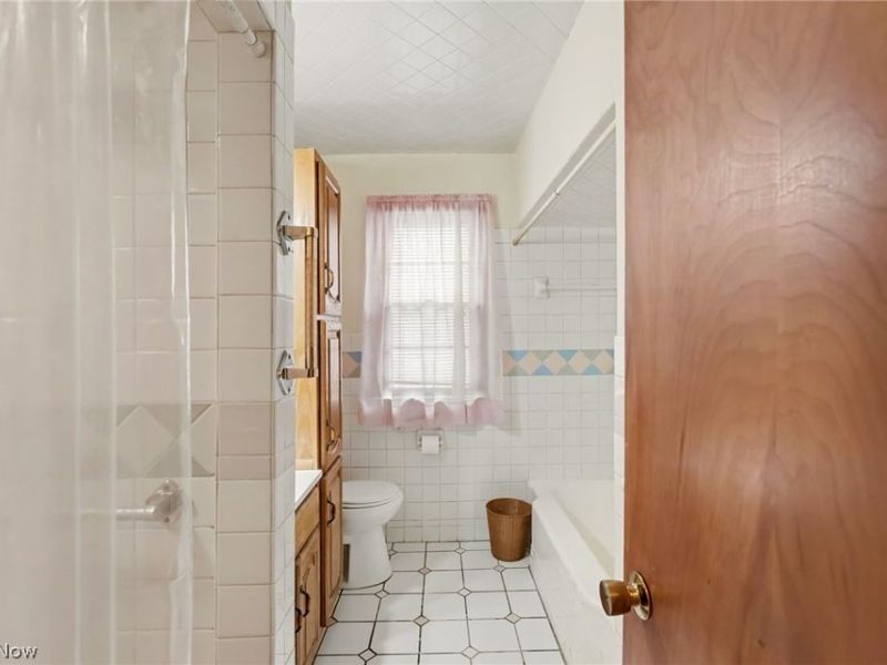 17829 Dillewood Road, Cleveland, OH 44119 Photo 18