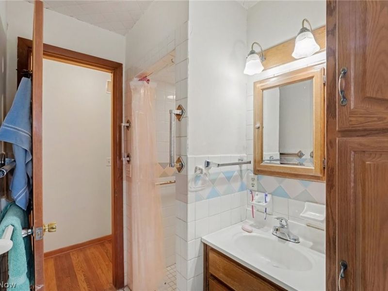 17829 Dillewood Road, Cleveland, OH 44119 Photo 19