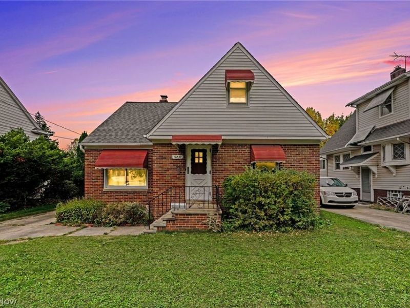 17829 Dillewood Road, Cleveland, OH 44119 Photo 2