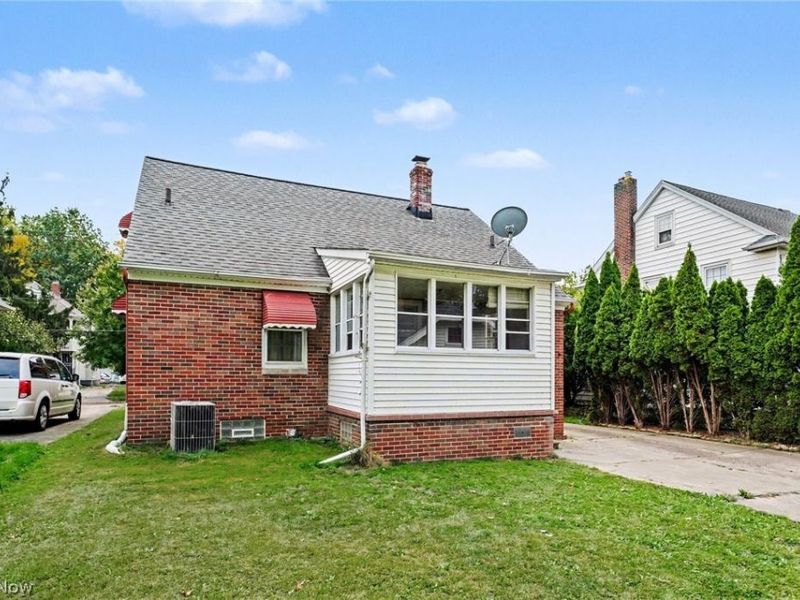 17829 Dillewood Road, Cleveland, OH 44119 Photo 24