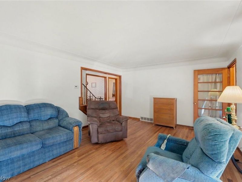 17829 Dillewood Road, Cleveland, OH 44119 Photo 5