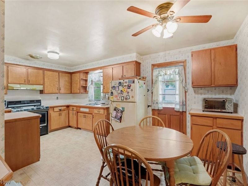 17829 Dillewood Road, Cleveland, OH 44119 Photo 8