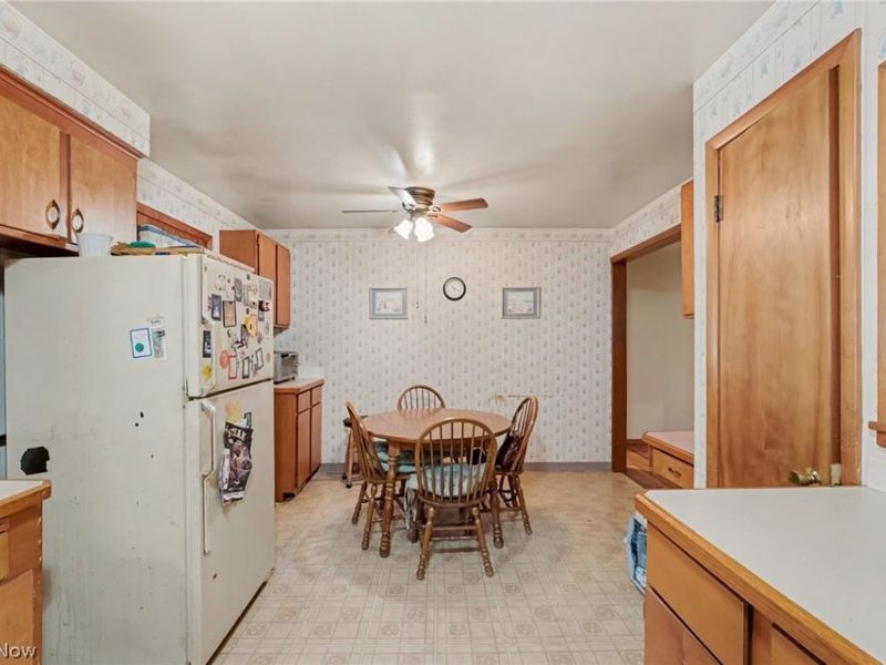 17829 Dillewood Road, Cleveland, OH 44119 Photo 9