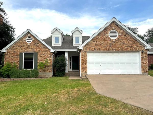 1808 Lion Heart DR, Cedar Park, TX 78613