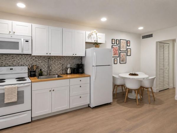 704 NE 8th Street, Unit 4, Hallandale Beach, FL 33009