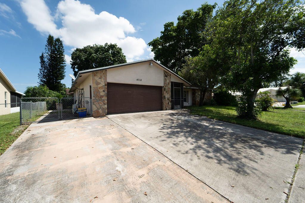 4718 Blue Pine Circle, Greenacres, FL 33463 Photo