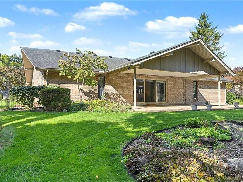 7256 Pepperton Court, Clayton, OH 45415 Photo 3