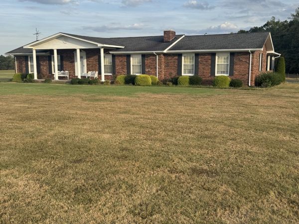 1332 Akersville Rd , Lafayette, TN 37083