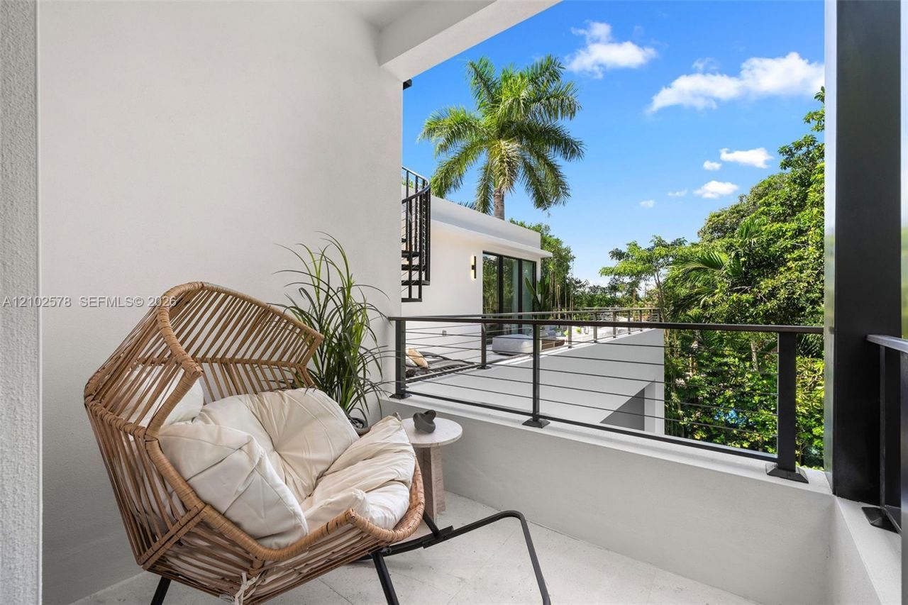 451 NE 52nd St , Miami, FL 33137 Photo