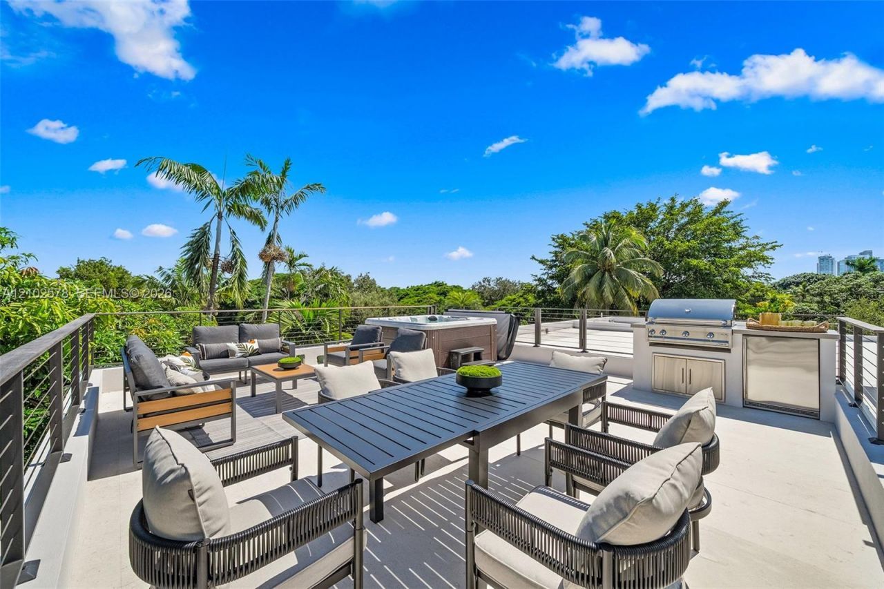 451 NE 52nd St , Miami, FL 33137 Photo