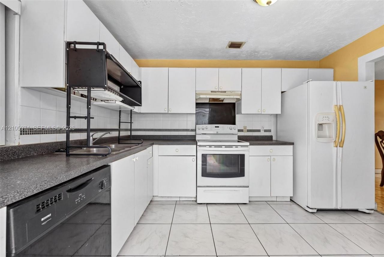 6604 Coconut Dr , Miramar, FL 33023 Photo