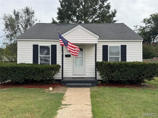 309 Benton Street , Sikeston, MO 63801