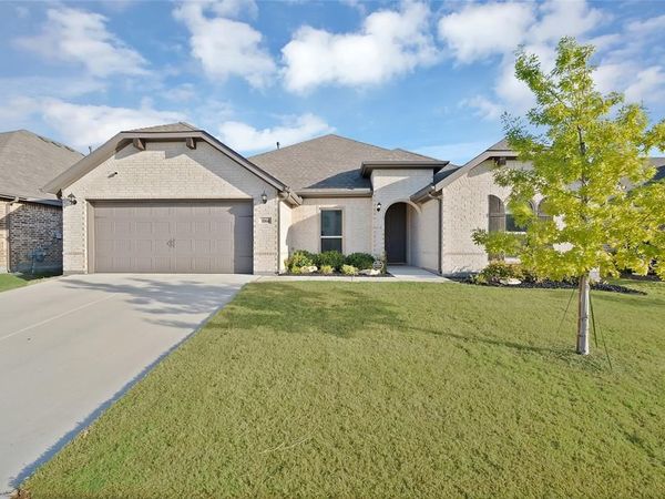 1066 Fleetwood Drive , Justin, TX 76247