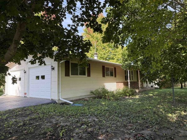 4002 S Bolton Road, FREEPORT, IL 61032