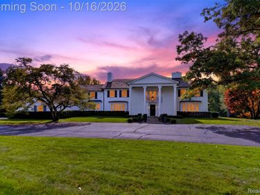 271 Lone Pine Road, Bloomfield Hills, Mi 48304