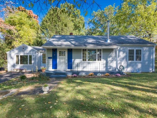 19 Moorland St, Amherst, MA 01002