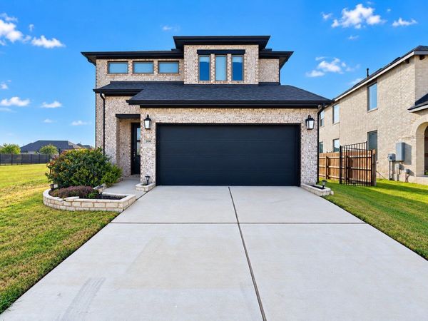 208 Dycus BND, Liberty Hill, TX 78642