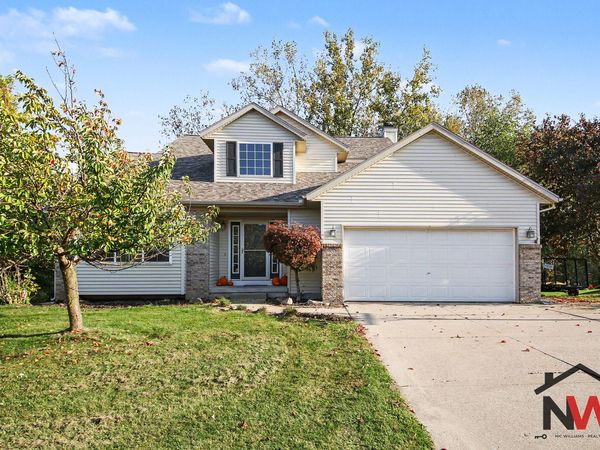 232 Glendale Drive NE, Rockford, MI 49341