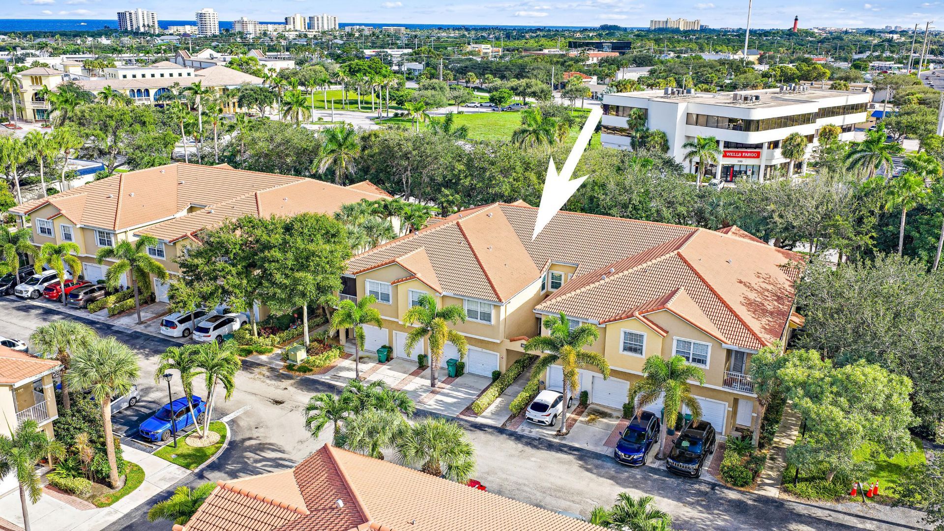 111 Lighthouse Circle, Unit D, Tequesta, FL 33469 Photo
