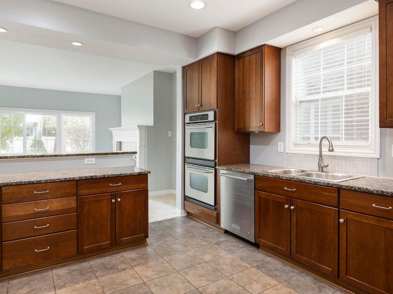 8081 Chatham Green Drive, New Albany, OH 43054 Photo 11