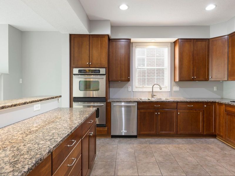 8081 Chatham Green Drive, New Albany, OH 43054 Photo 13