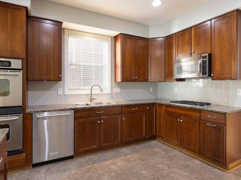 8081 Chatham Green Drive, New Albany, OH 43054 Photo 14