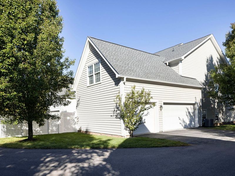 8081 Chatham Green Drive, New Albany, OH 43054 Photo 3