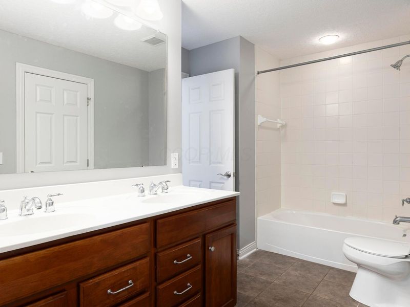 8081 Chatham Green Drive, New Albany, OH 43054 Photo 32