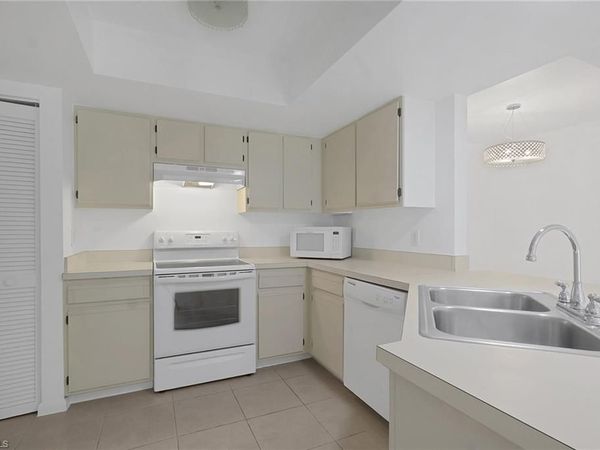 3180 Seasons WAY , Unit 916, ESTERO, FL 33928