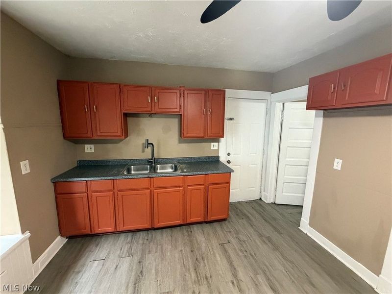 12203 Farringdon Avenue, Cleveland, OH 44105 Photo 5