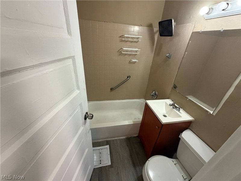 12203 Farringdon Avenue, Cleveland, OH 44105 Photo 9