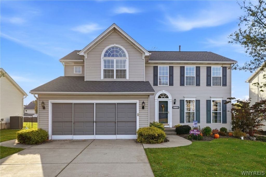4716 Pineview Drive, Hamburg, NY 14075 Main Photo