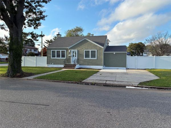 904 11th Street , West Babylon, NY 11704
